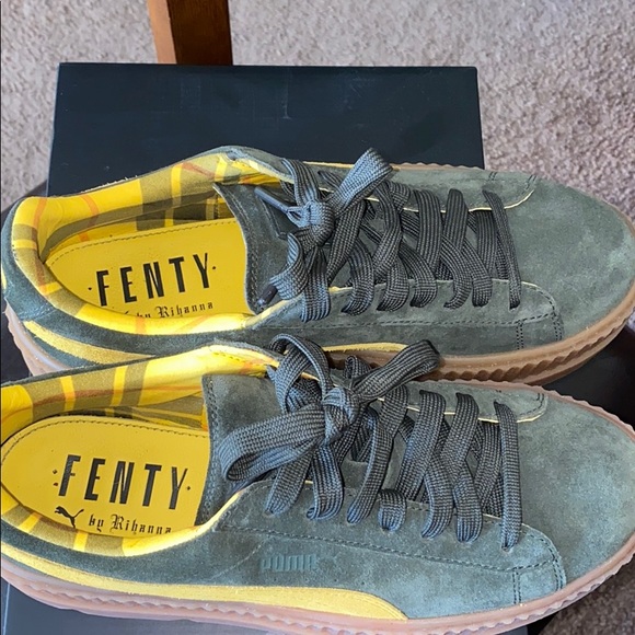 SOLD‼️‼️‼️Fenty Puma’s By Rihanna 😍 - Picture 4 of 8